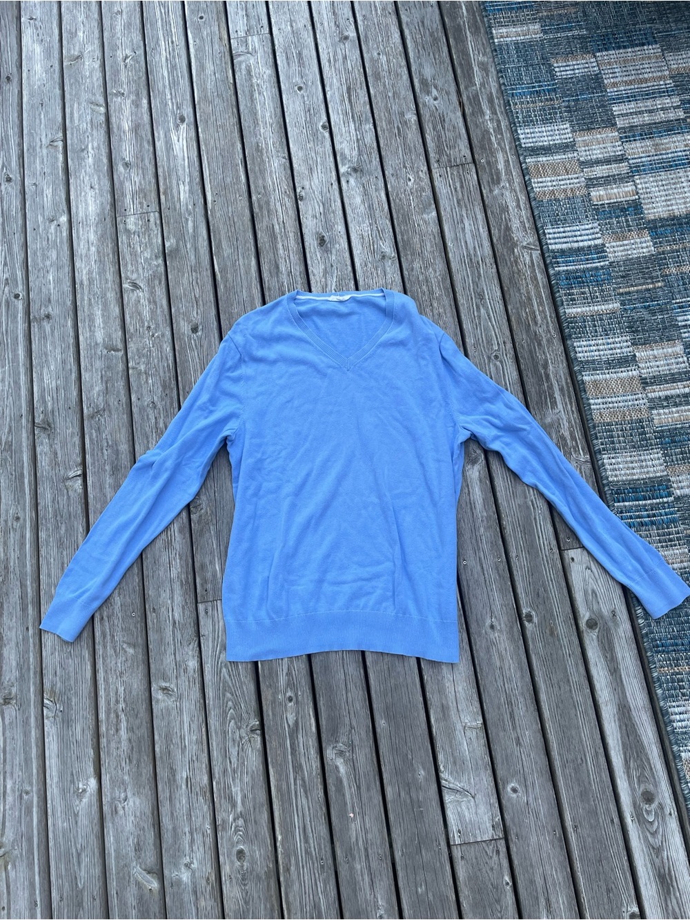 Men’s GAP Light Blue V-Neck Sweater